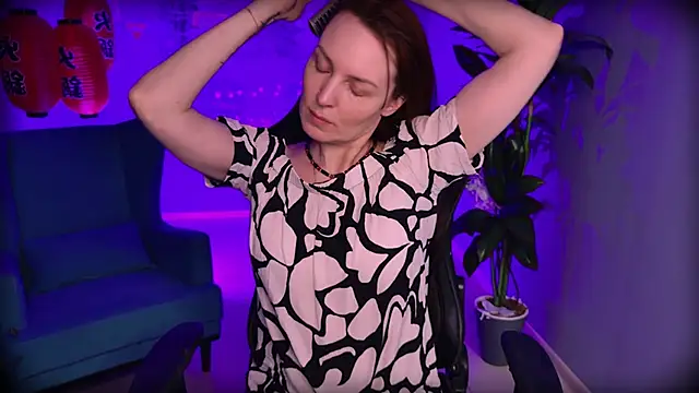 Snapshot of VandaRossi chatting on October 13, 11:10 am VandaRossi online show from October 13, 11:10 am