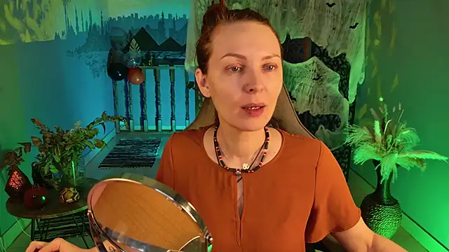 Snapshot of VandaRossi chatting on October 19, 5:52 am VandaRossi online show from October 19, 5:52 am