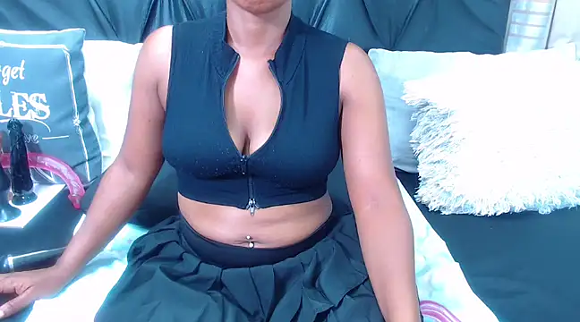 Snapshot of spicydiver38 chatting on February 1, 8:37 pm spicydiver38 online show from February 1, 8:37 pm
