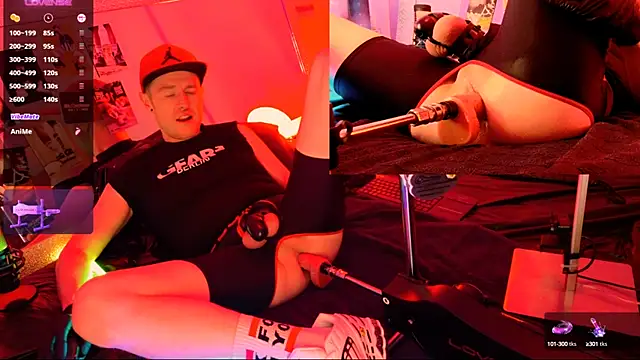 Snapshot of Fuc71 chatting on December 2, 7:05 pm Fuc71 online show from December 2, 7:05 pm