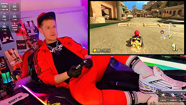 Snapshot of Fuc71 chatting on December 9, 8:01 pm Fuc71 online show from December 9, 8:01 pm