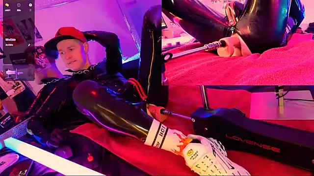 Snapshot of Fuc71 chatting on January 26, 8:23 pm Fuc71 online show from January 26, 8:23 pm