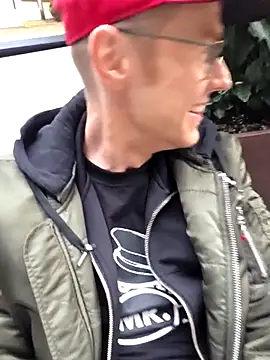 Snapshot of Fuc71 chatting on September 22, 4:42 pm Fuc71 online show from September 22, 4:42 pm