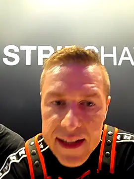 Snapshot of Fuc71 chatting on September 28, 9:36 am Fuc71 online show from September 28, 9:36 am