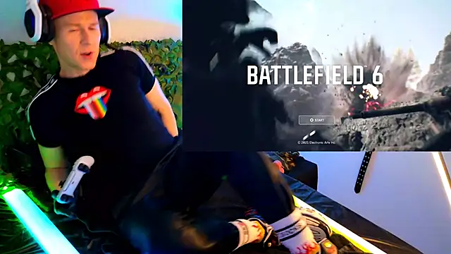 Snapshot of Fuc71 chatting on October 12, 2:27 pm Fuc71 online show from October 12, 2:27 pm