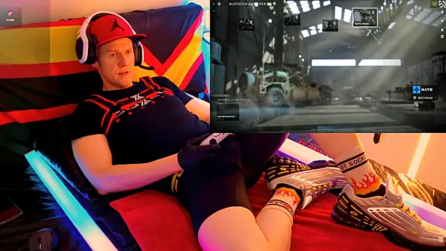 Snapshot of Fuc71 chatting on October 20, 1:55 pm Fuc71 online show from October 20, 1:55 pm