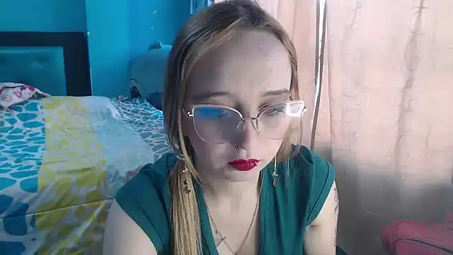 Snapshot of Liaroberts1 chatting on February 1, 12:05 pm Liaroberts1 online show from February 1, 12:05 pm