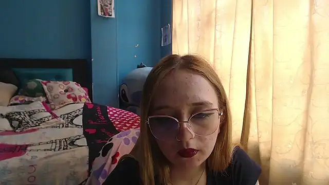 Snapshot of Liaroberts1 chatting on February 12, 6:19 pm Liaroberts1 online show from February 12, 6:19 pm