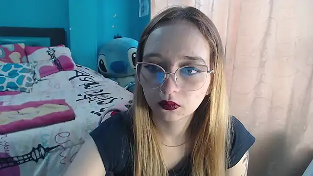 Snapshot of Liaroberts1 chatting on February 14, 12:03 pm Liaroberts1 online show from February 14, 12:03 pm