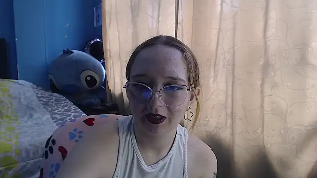 Snapshot of Liaroberts1 chatting on March 17, 3:07 pm Liaroberts1 online show from March 17, 3:07 pm