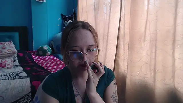 Snapshot of Liaroberts1 chatting on March 18, 6:04 pm Liaroberts1 online show from March 18, 6:04 pm
