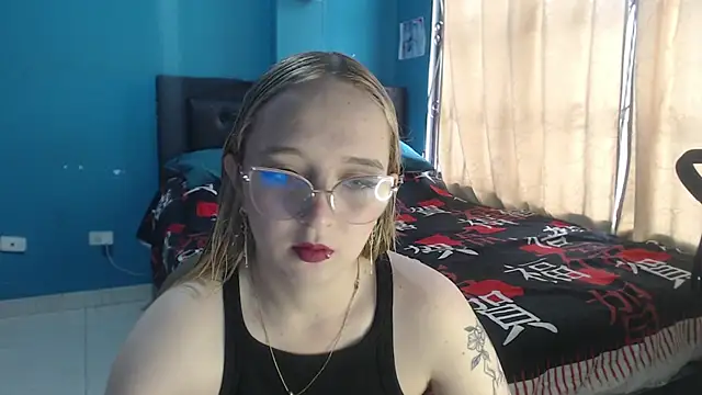 Snapshot of Liaroberts1 chatting on September 20, 11:55 am Liaroberts1 online show from September 20, 11:55 am