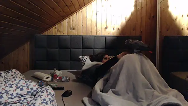 BoeseMoni1998 online show from February 5, 7:10 pm