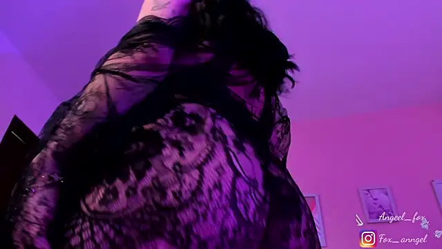 angeel fox online show from April 18, 4:00 pm