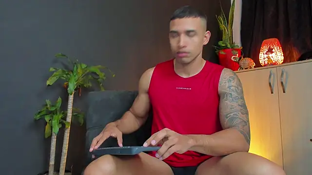 Snapshot of LincomAmith chatting on October 29, 4:04 am LincomAmith online show from October 29, 4:04 am