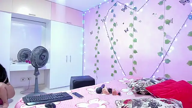 ambersmitx online show from December 19, 4:57 pm