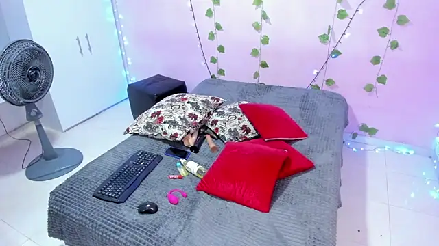 ambersmitx online show from February 2, 2:45 pm