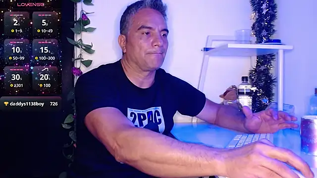 Snapshot of golden_punisher chatting on December 7, 8:22 am golden punisher online show from December 7, 8:22 am