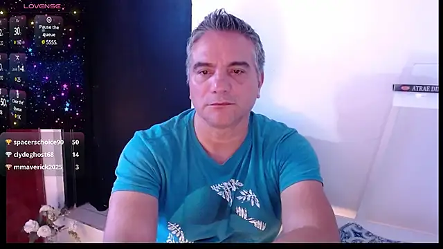 Snapshot of golden_punisher chatting on February 2, 8:13 am golden punisher online show from February 2, 8:13 am