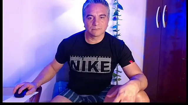 Snapshot of golden_punisher chatting on February 7, 8:22 am golden punisher online show from February 7, 8:22 am