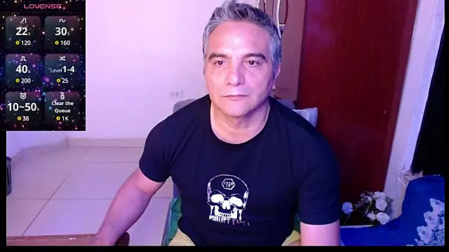 Snapshot of golden_punisher chatting on February 20, 3:23 am golden punisher online show from February 20, 3:23 am