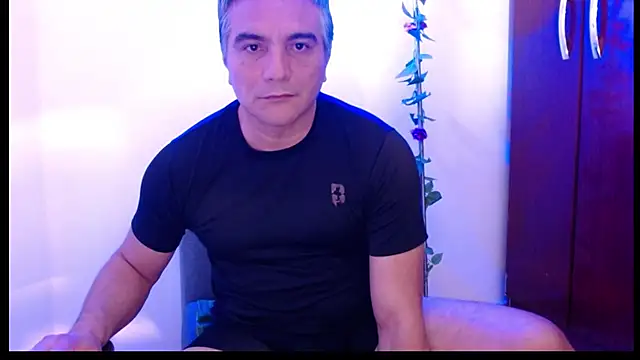 Snapshot of golden_punisher chatting on February 22, 4:29 am golden punisher online show from February 22, 4:29 am