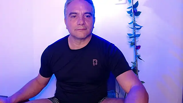 Snapshot of golden_punisher chatting on March 12, 4:19 am golden punisher online show from March 12, 4:19 am