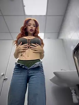 Snapshot of KarinHorny chatting on December 4, 7:06 am KarinHorny online show from December 4, 7:06 am