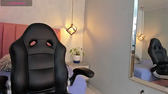 Snapshot of SUNNYCYRUS chatting on October 3, 12:24 pm SUNNYCYRUS online show from October 3, 12:24 pm