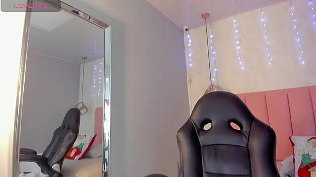 Snapshot of SUNNYCYRUS chatting on December 17, 12:33 pm SUNNYCYRUS online show from December 17, 12:33 pm