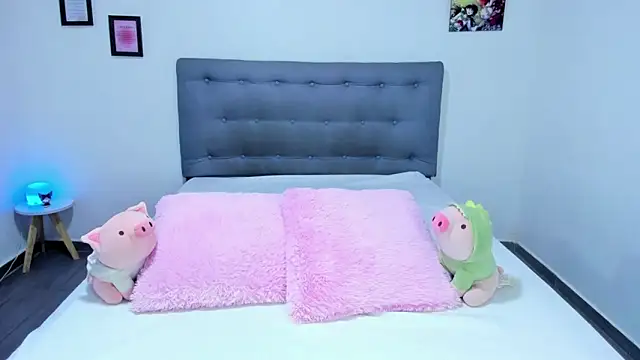 Snapshot of Agataowens chatting on February 13, 1:40 am Agataowens online show from February 13, 1:40 am