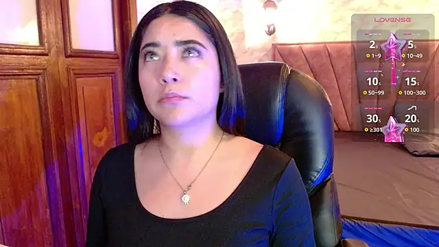 Snapshot of Susy_thomson chatting on October 28, 1:42 am Susy thomson online show from October 28, 1:42 am