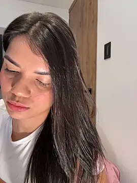 Snapshot of emma_lopes chatting on October 15, 12:16 pm emma lopes online show from October 15, 12:16 pm