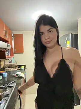 Snapshot of emma_lopes chatting on December 15, 11:31 pm emma lopes online show from December 15, 11:31 pm