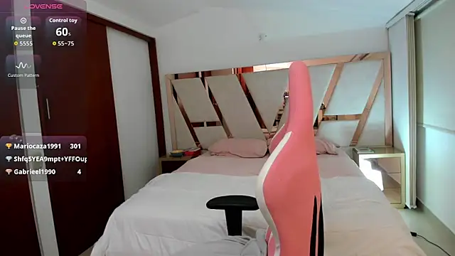 Snapshot of emma_lopes chatting on February 3, 3:04 am emma lopes online show from February 3, 3:04 am