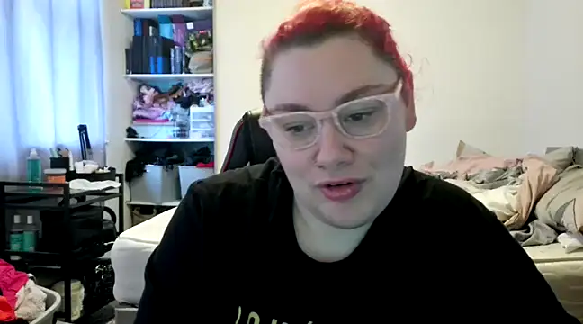 Bustycurves online show from December 17, 10:44 am