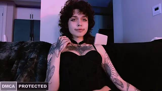 Snapshot of NaughtyLittleFox chatting on October 15, 4:34 am NaughtyLittleFox online show from October 15, 4:34 am