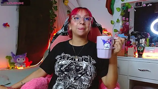 Snapshot of Littlerouse_ chatting on December 3, 11:14 pm Littlerouse online show from December 3, 11:14 pm