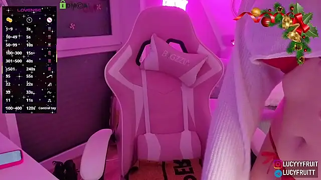 Snapshot of Livewithlucy chatting on December 16, 12:54 pm Livewithlucy online show from December 16, 12:54 pm