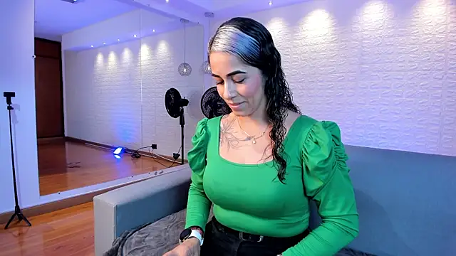 Snapshot of violet_scott chatting on January 30, 11:01 am violet scott online show from January 30, 11:01 am