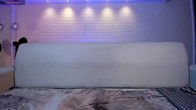 Snapshot of violet_scott chatting on February 25, 5:15 pm violet scott online show from February 25, 5:15 pm