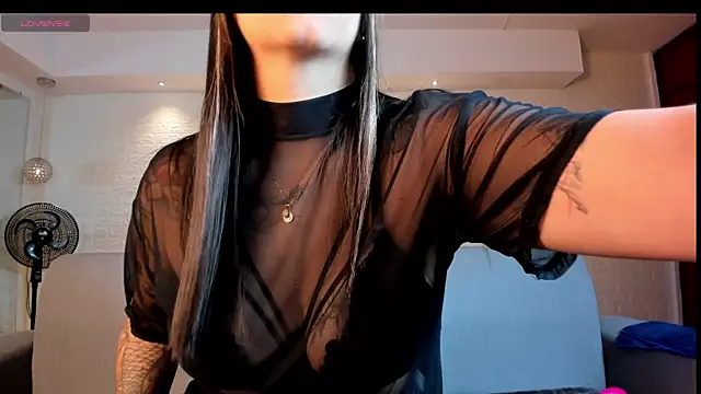 Snapshot of violet_scott chatting on March 17, 10:49 am violet scott online show from March 17, 10:49 am