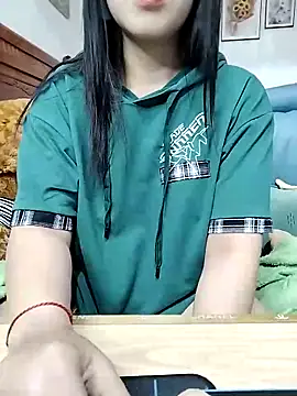 Snapshot of cream1299 chatting on February 21, 12:49 am cream1299 online show from February 21, 12:49 am