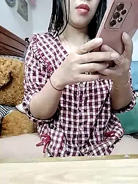 Snapshot of cream1299 chatting on February 21, 10:39 am cream1299 online show from February 21, 10:39 am