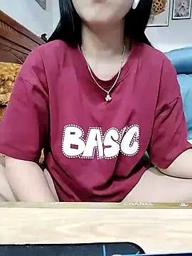 Snapshot of cream1299 chatting on March 5, 12:00 pm cream1299 online show from March 5, 12:00 pm