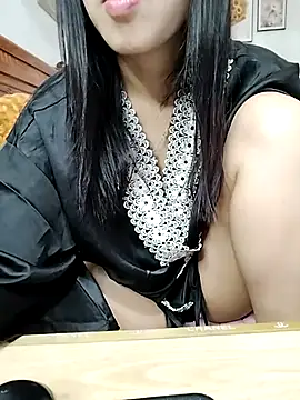 Snapshot of cream1299 chatting on March 9, 9:13 am cream1299 online show from March 9, 9:13 am