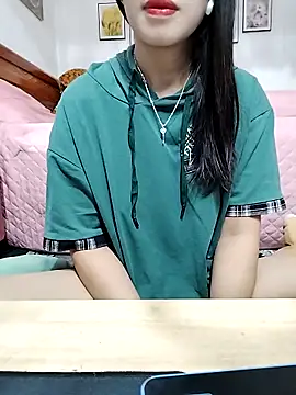 Snapshot of cream1299 chatting on September 24, 12:25 am cream1299 online show from September 24, 12:25 am