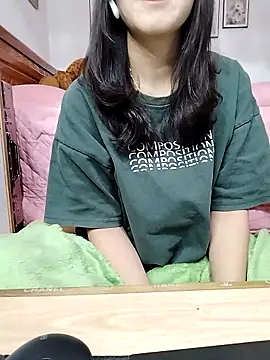 Snapshot of cream1299 chatting on November 19, 1:49 am cream1299 online show from November 19, 1:49 am