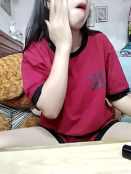 Snapshot of cream1299 chatting on December 17, 2:39 am cream1299 online show from December 17, 2:39 am