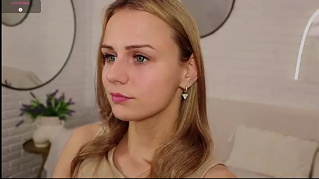 Snapshot of Wendy_D0ll chatting on October 11, 9:24 pm Wendy D0ll online show from October 11, 9:24 pm